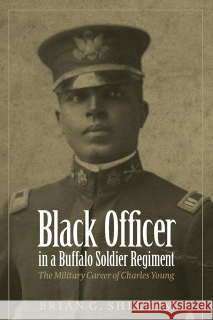 Black Officer in a Buffalo Soldier Regiment: The Military Career of Charles Young Shellum, Brian G. 9780803213852 Bison Books - książka