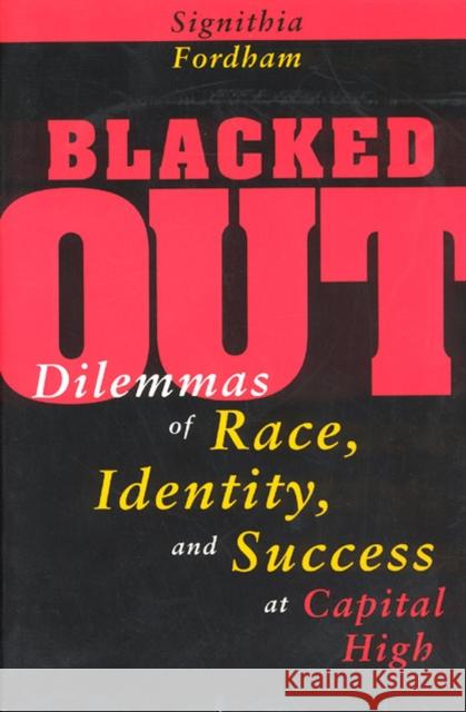 Blacked Out: Dilemmas of Race, Identity, and Success at Capital High Signithia Fordham 9780226257143 University of Chicago Press - książka