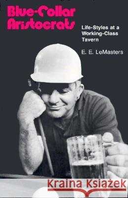Blue Collar Aristocrats: Life-Styles at a Working-Class Tavern Lemasters, E. E. 9780299065546 University of Wisconsin Press - książka