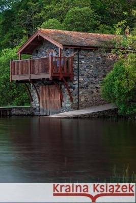 Boat House: A Building Especially Designed for the Storage of Boats, Normally Smaller Craft for Sports or Leisure Use. These Are T Planners and Journals 9781798474402 Independently Published - książka