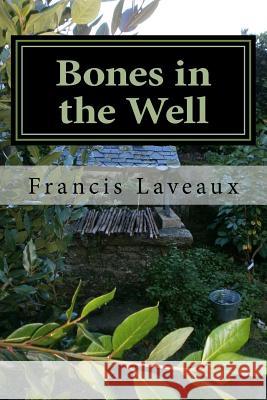 Bones in the Well Francis Laveaux 9781515048046 Createspace - książka