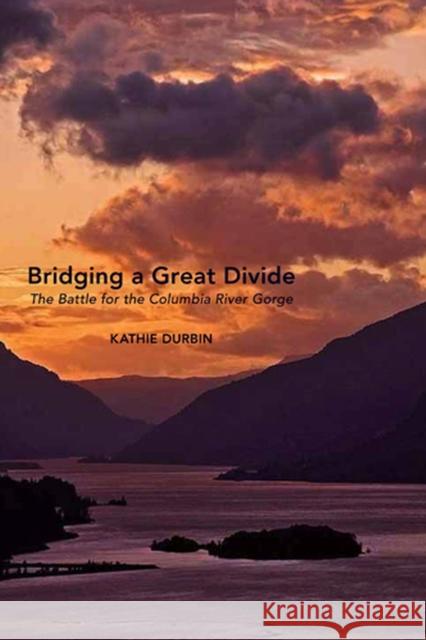 Bridging a Great Divide: The Battle for the Columbia River Gorge Kathie Durbin 9780870717161 Oregon State University Press - książka