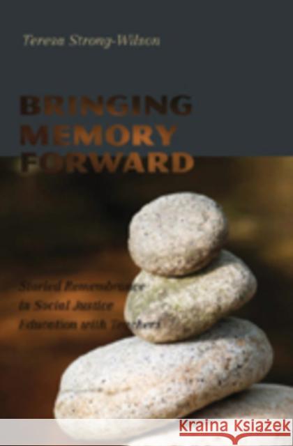 Bringing Memory Forward: Storied Remembrance in Social Justice Education with Teachers Pinar, William F. 9780820488745 Peter Lang Publishing - książka