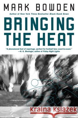 Bringing the Heat Mark Bowden 9780871137722 Atlantic Monthly Press - książka