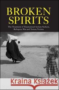 Broken Spirits: The Treatment of Traumatized Asylum Seekers, Refugees and War and Torture Victims John P. Wilson Boris Drozdek 9781138987975 Routledge - książka