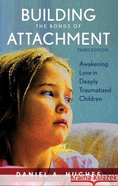 Building the Bonds of Attachment: Awakening Love in Deeply Traumatized Children Daniel A. Hughes 9781442274129 Rowman & Littlefield Publishers - książka