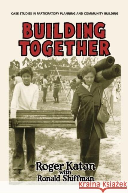 Building Together: Case Studies in Participatory Planning and Community Building Roger Katan Ron Shiffman 9781613320167 New Village Press - książka