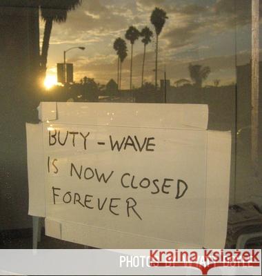 Buty-Wave Is Now Closed Forever Wyatt Doyle 9781943444113 New Texture - książka