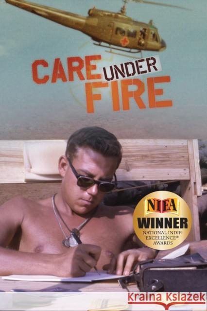 Care Under Fire Bill Strusinski 9781959770305 Wisdom Editions - książka