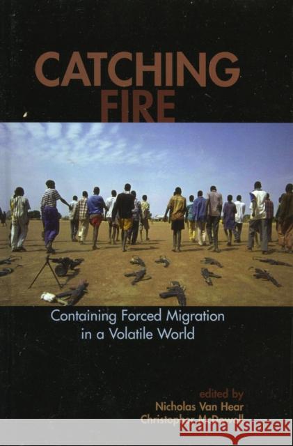 Catching Fire: Containing Forced Migration in a Volatile World Van Hear, Nicholas 9780739109236 Lexington Books - książka