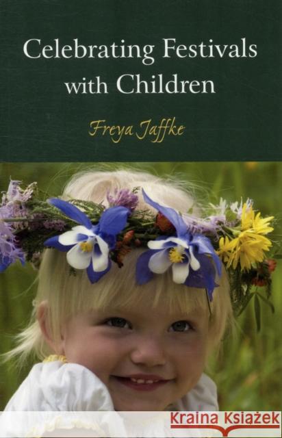 Celebrating Festivals with Children Freya Jaffke, Matthew Barton 9780863158322 Floris Books - książka