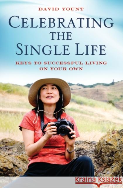 Celebrating the Single Life: Keys to Successful Living on Your Own Yount, David 9780313365959 Praeger Publishers - książka