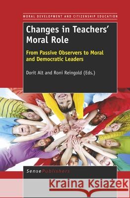 Changes in Teachers' Moral Role : From Passive Observers to Moral and Democratic Leaders Dorit Alt Roni Reingold 9789460918353 Sense Publishers - książka