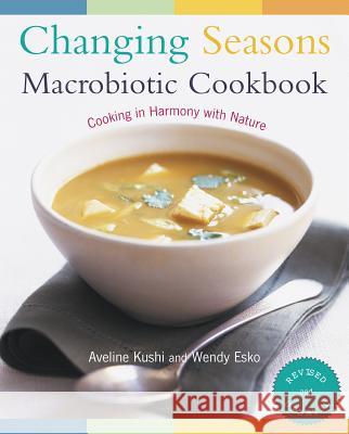 Changing Seasons Macrobiotic Cookbook: Cooking in Harmony with Nature Aveline Kushi Wendy Esko 9781583331644 Avery Publishing Group - książka