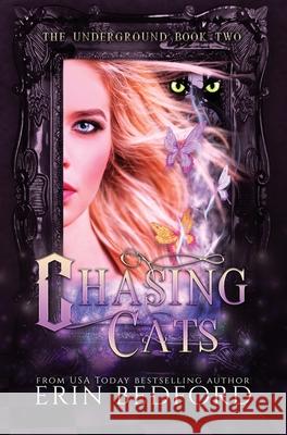 Chasing Cats Erin Bedford 9781951958329 Embrace the Fantasy Publishing - książka