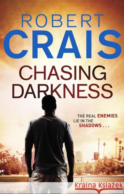 Chasing Darkness Robert Crais 9780752882833  - książka