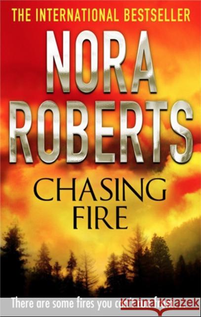 Chasing Fire Nora Roberts 9780749952235 Little, Brown Book Group - książka