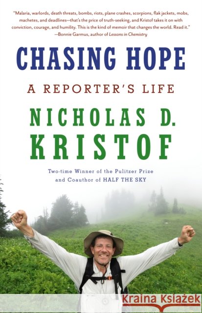 Chasing Hope: A Reporter's Life Nicholas D. Kristof 9780593470299 Vintage - książka