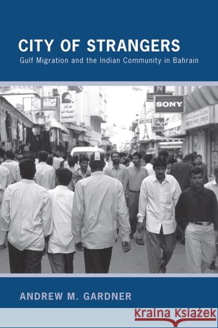 City of Strangers: Gulf Migration and the Indian Community in Bahrain Gardner, Andrew M. 9780801448829 ILR Press - książka