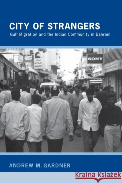 City of Strangers: Gulf Migration and the Indian Community in Bahrain Gardner, Andrew M. 9780801476020 ILR Press - książka