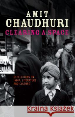 Clearing a Space: Reflections on India, Literature and Culture Robinson, Francis 9781906165017  - książka