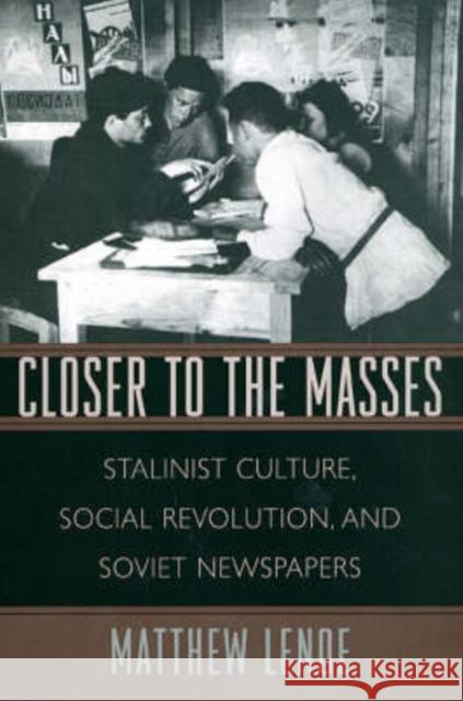 Closer to the Masses: Stalinist Culture, Social Revolution, and Soviet Newspapers Lenoe, Matthew 9780674013193 Harvard University Press - książka