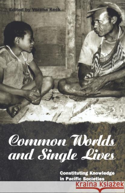 Common Worlds and Single Lives: Constituting Knowledge in Pacific Societies Keck, Verena 9781859731697 Berg Publishers - książka