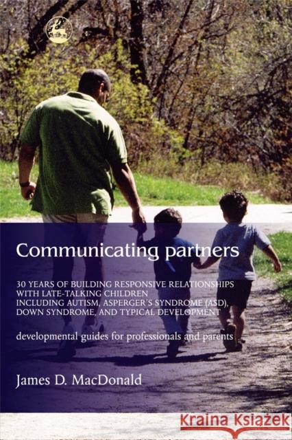 Communicating Partners : 30 Years of Building Responsive Relationships with Late Talking Children Including Autism, Asperger's Syndrome (Asd), Down Syndrome, and Typical Devel James D. MacDonald 9781843107583 Jessica Kingsley Publishers - książka