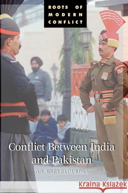 Conflict Between India and Pakistan: An Encyclopedia Lyon, Peter 9781576077122 ABC-Clio - książka