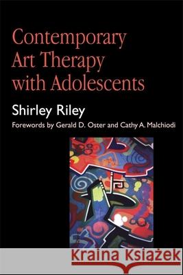 Contemporary Art Therapy with Adolescents Shirley Riley Gerald D. Oster Cathy A. Malchiodi 9781853026379 Jessica Kingsley Publishers - książka