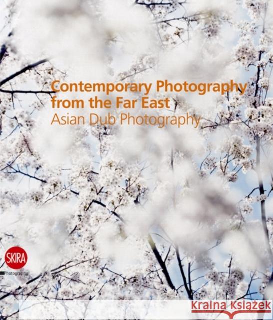 Contemporary Photography from the Far East: Asian Dub Photography Filippo Maggia Francesca Lazzarini 9788857200675 Skira - Berenice - książka