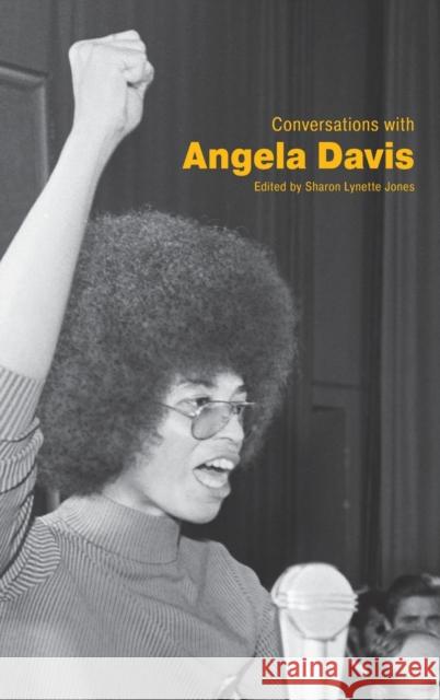 Conversations with Angela Davis Sharon Lynette Jones 9781496829573 University Press of Mississippi - książka