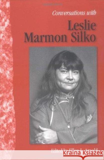 Conversations with Leslie Marmon Silko Ellen Arnold Leslie Marmon Silko 9781578063017 University Press of Mississippi - książka