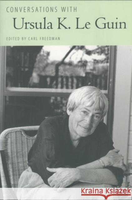 Conversations with Ursula K. Le Guin Carl Howard Freedman 9781604730944 University Press of Mississippi - książka