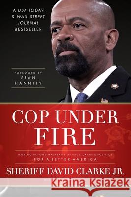 Cop Under Fire David Clarke 9781546002437 Worthy Books - książka