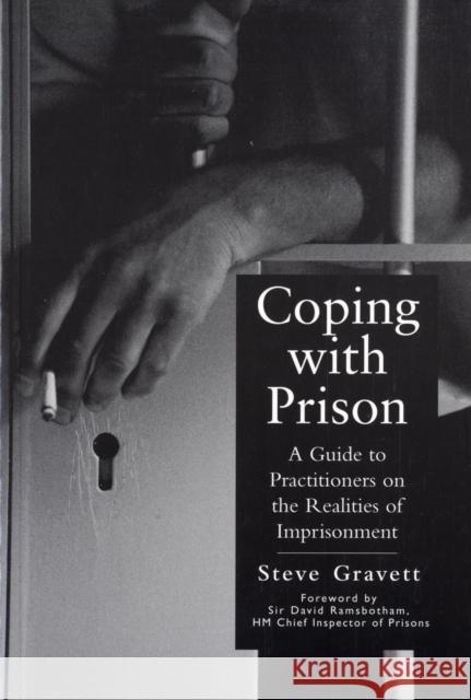 Coping with Prison Steve Gravett 9781412900911 SAGE PUBLICATIONS LTD - książka