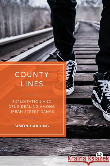 County Lines: Exploitation and Drug Dealing Among Urban Street Gangs Harding, Simon 9781529203080 Bristol University Press - książka