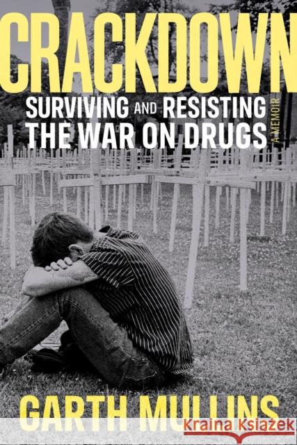 Crackdown: Surviving and Resisting the War on Drugs Garth Mullins 9780385674898 Doubleday Canada - książka