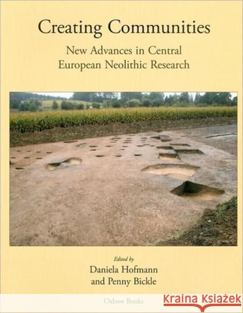 Creating Communities: New advances in Central European Neolithic Research Penny Bickle, Daniela Hofmann 9781842173534 Oxbow Books - książka