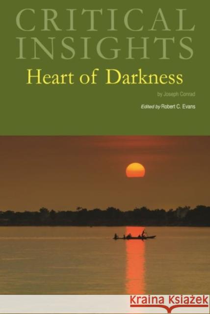 Critical Insights: Heart of Darkness: Print Purchase Includes Free Online Access Robert C. Evans 9781642652734 Salem Press - książka