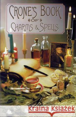 Crone's Book of Charms & Spells Valerie Worth 9781567188110 Llewellyn Publications - książka