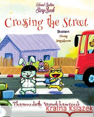 Crossing the Street Thanoudeth Vongkhamsouk 9786256308909 Cheapest Books - książka