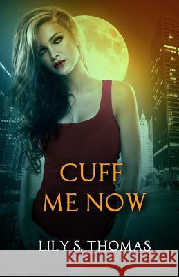 Cuff Me Now: SciFi Alien Romance Thomas, Lily 9781980968887 Independently Published - książka
