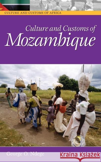 Culture and Customs of Mozambique George O. Ndege 9780313331633 Greenwood Press - książka