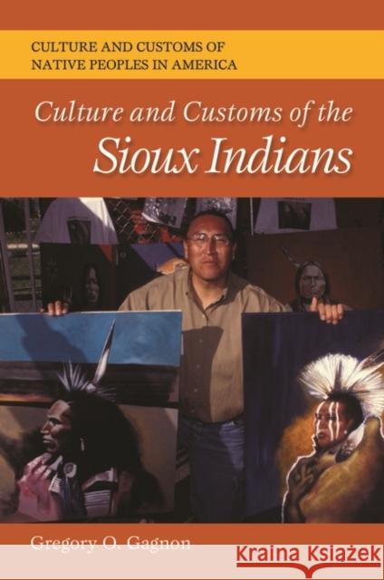 Culture and Customs of the Sioux Indians Gregory O. Gagnon 9780313384547 Greenwood - książka