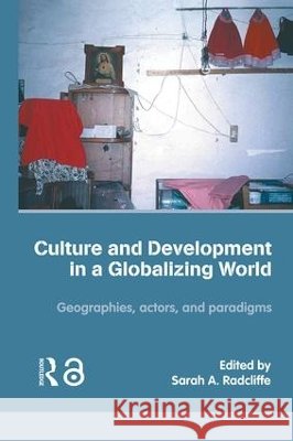 Culture and Development in a Globalizing World : Geographies, Actors and Paradigms Sarah A. Radcliffe 9780415348768 Routledge - książka