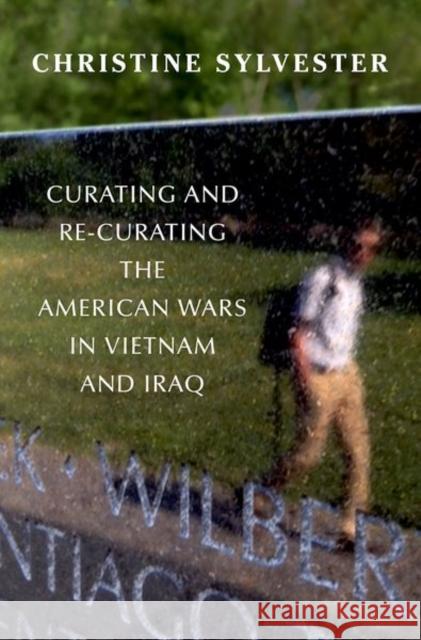 Curating and Re-Curating the American Wars in Vietnam and Iraq Christine Sylvester 9780190840556 Oxford University Press, USA - książka