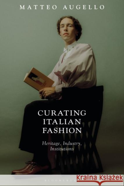 Curating Italian Fashion Matteo (London College of Fashion, UK) Augello 9781350230811 Bloomsbury Publishing PLC - książka