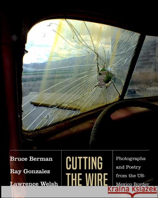 Cutting the Wire: Photographs and Poetry from the Us-Mexico Border Bruce Berman Lisa McNiel David Dorado Romo 9780826359001 University of New Mexico Press - książka