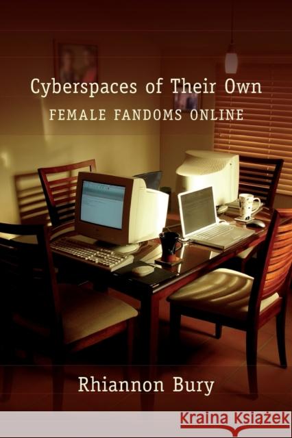 Cyberspaces of Their Own: Female Fandoms Online Jones, Steve 9780820471181 Peter Lang Publishing Inc - książka